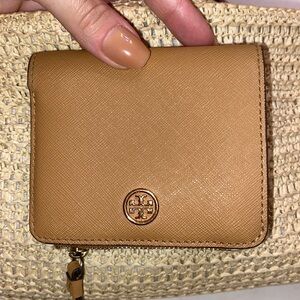 Tory Burch Mini Robinson Wallet Cardamom
